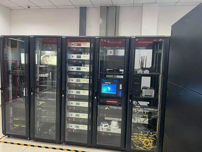 In che modo un governo a corrente debole migliora l’integrazione del sistema?